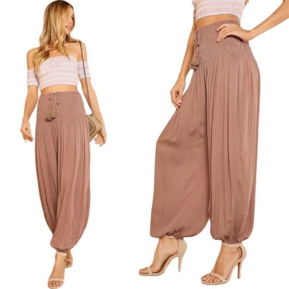 BNWT Smocked Waist Harem-Style Jogger, Black - Picture 3 of 3